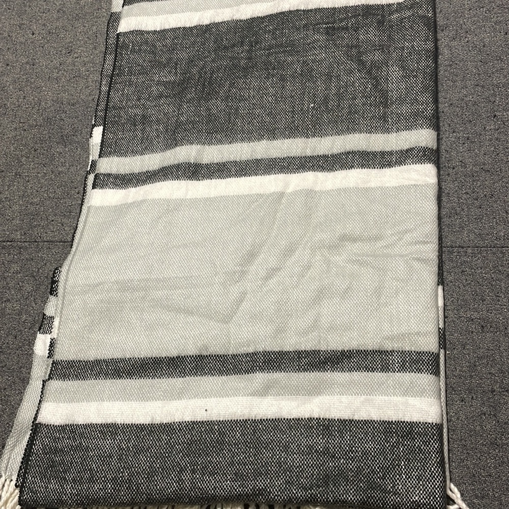 Gap stripe scarf, NWT - Picture 2 of 4